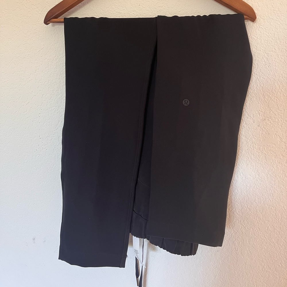 Lululemon size 4
